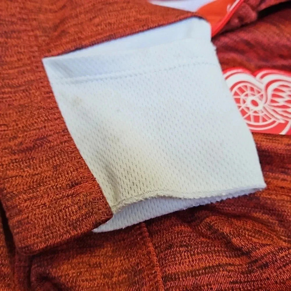 RED WINGS SWEATSHIRT - Picture 8 of 8